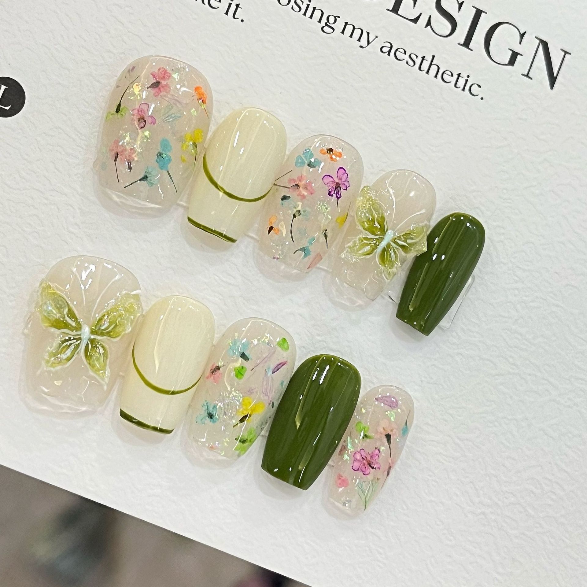 Nail Art French - 10개 나비꽃 모양 중간 길이 코핀형