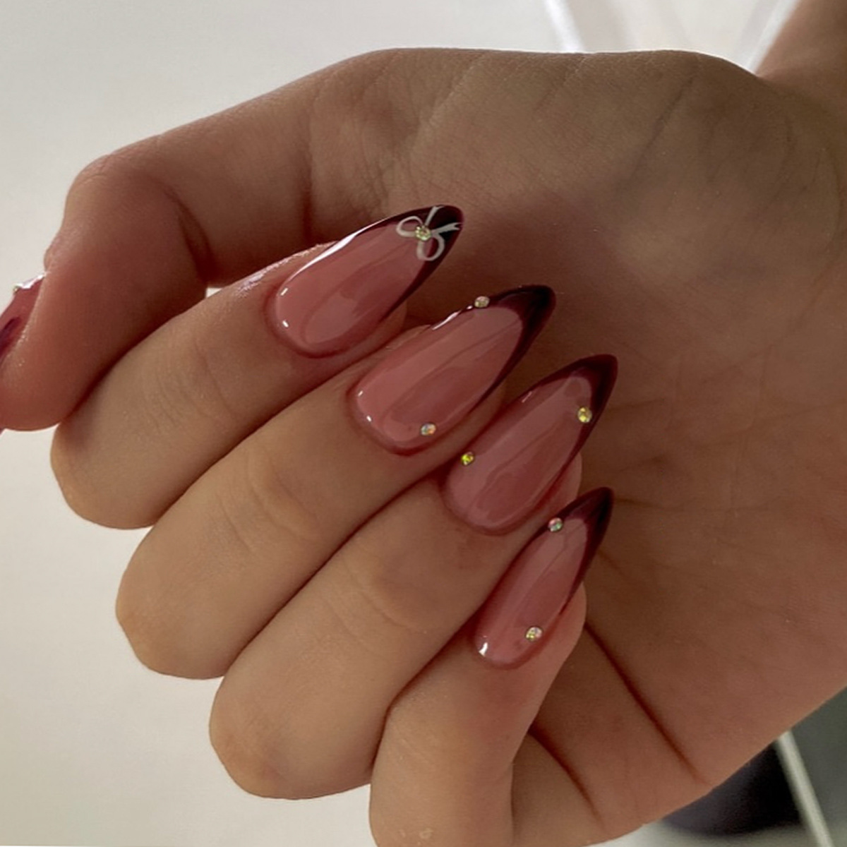24개 레트로 와인 레드 프렌치 아몬드 모양 인조 손톱 - Nail Art Red 리뷰 및 가격