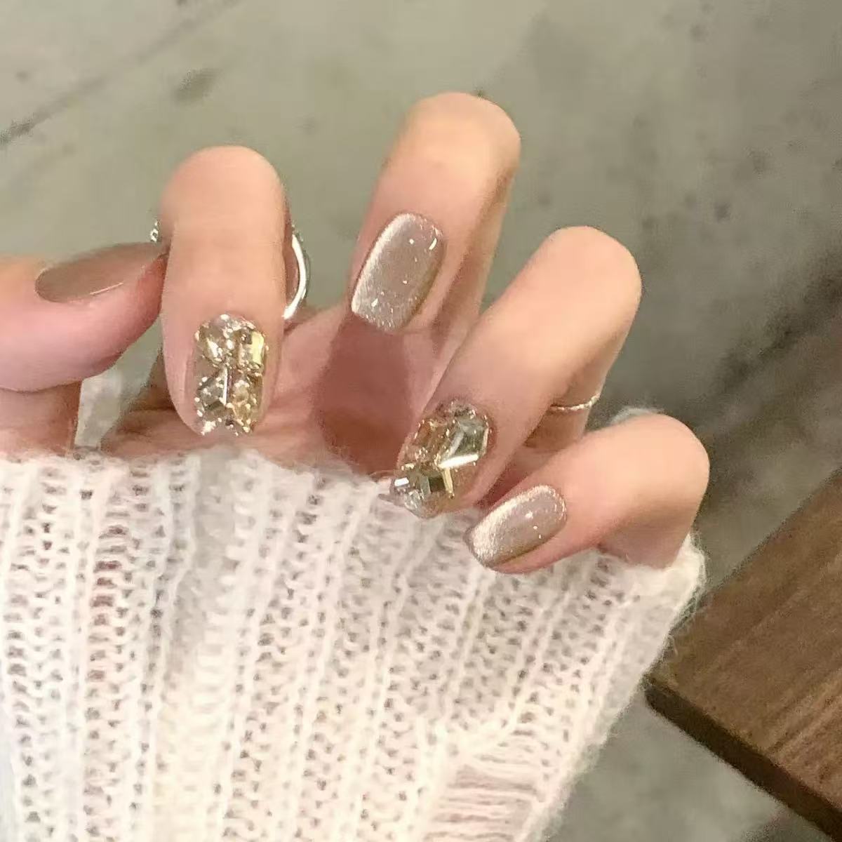24개 짧은 프렌치 미니멀리스트 캣아이 네일, 젤리 1 - Nail Art Xs 리뷰 및 가격